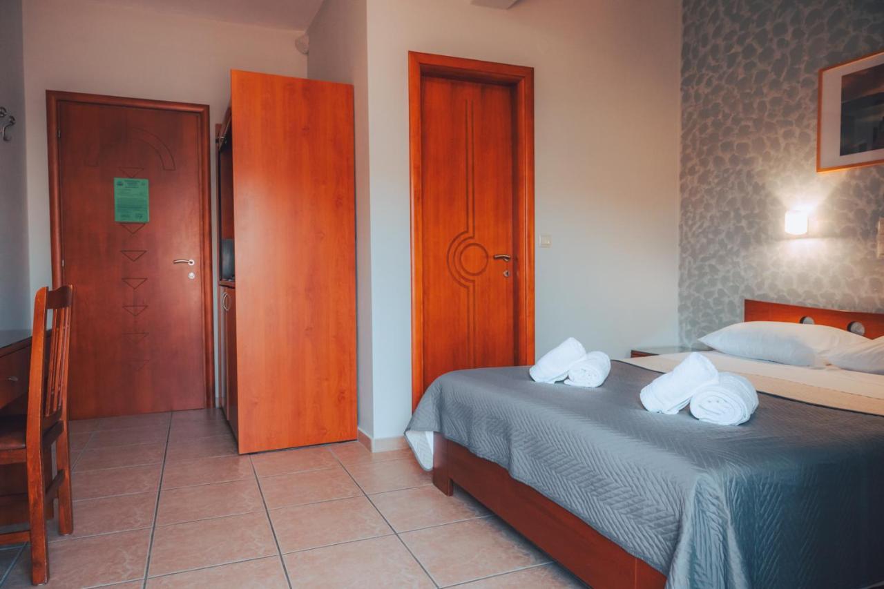 Dionysos Rooms Olympiakí Aktí Exterior foto