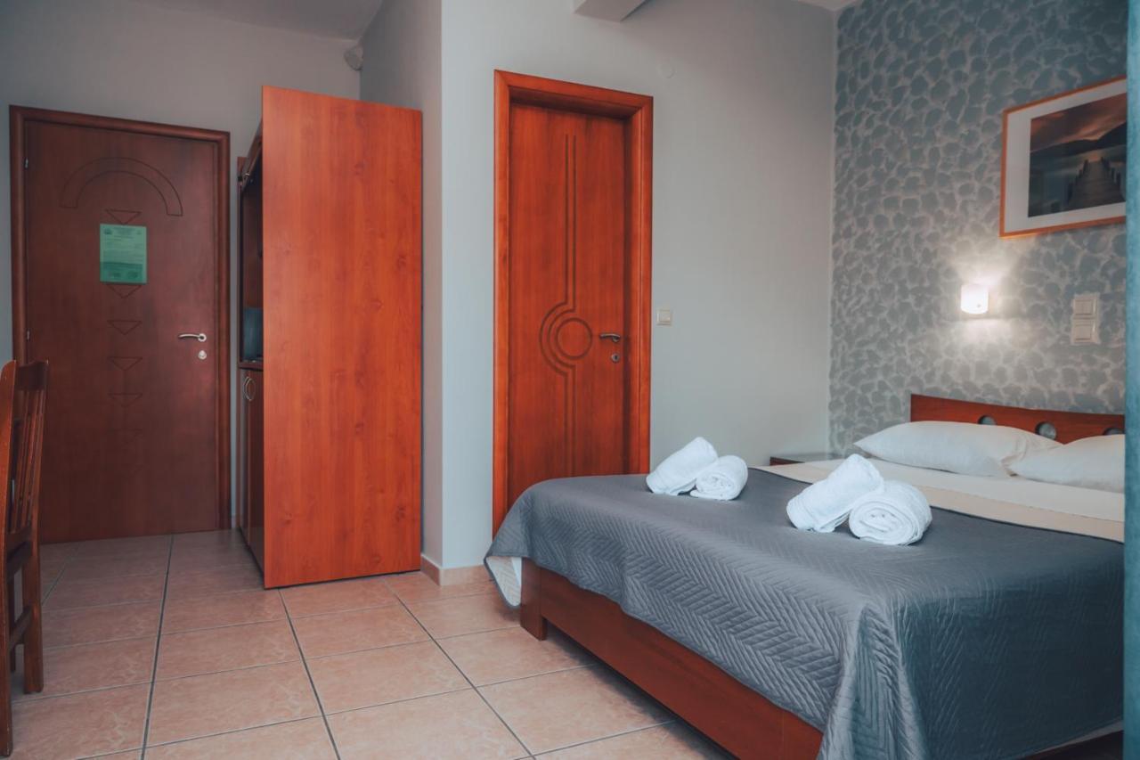 Dionysos Rooms Olympiakí Aktí Exterior foto